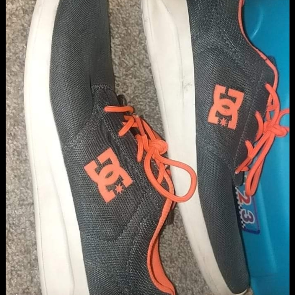 Woman's DC sneakers